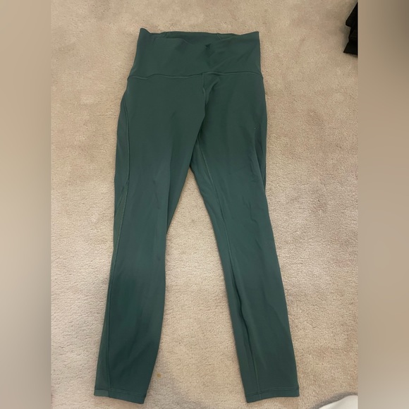 Lululemon leggings with a mesh detail - Picture 1 of 4